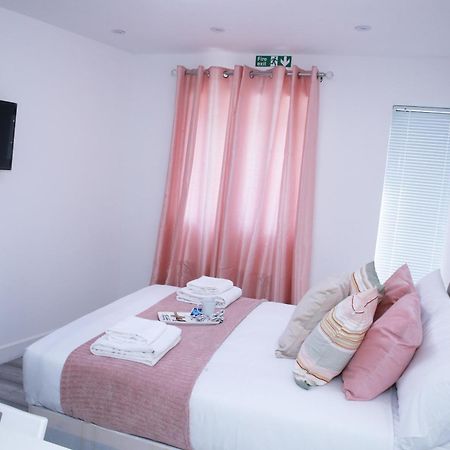 Harrow Luxury Flat With Free Parking. Apartment Лондон Екстериор снимка