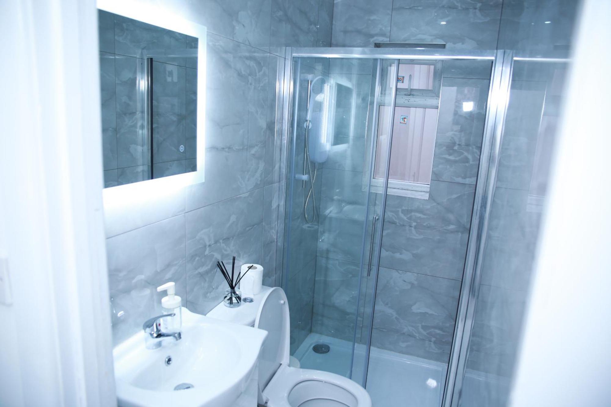 Harrow Luxury Flat With Free Parking. Apartment Лондон Екстериор снимка