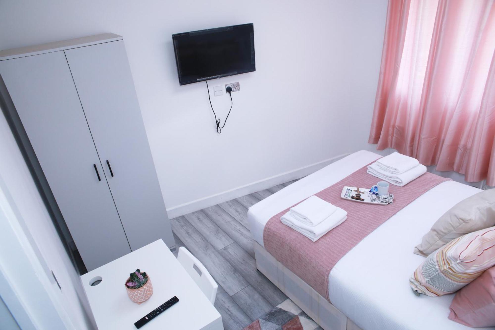 Harrow Luxury Flat With Free Parking. Apartment Лондон Екстериор снимка