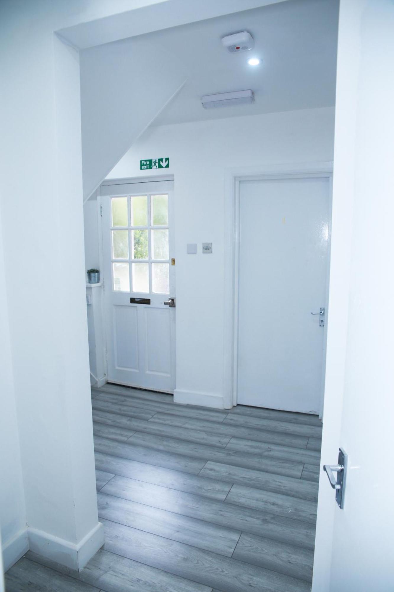 Harrow Luxury Flat With Free Parking. Apartment Лондон Екстериор снимка